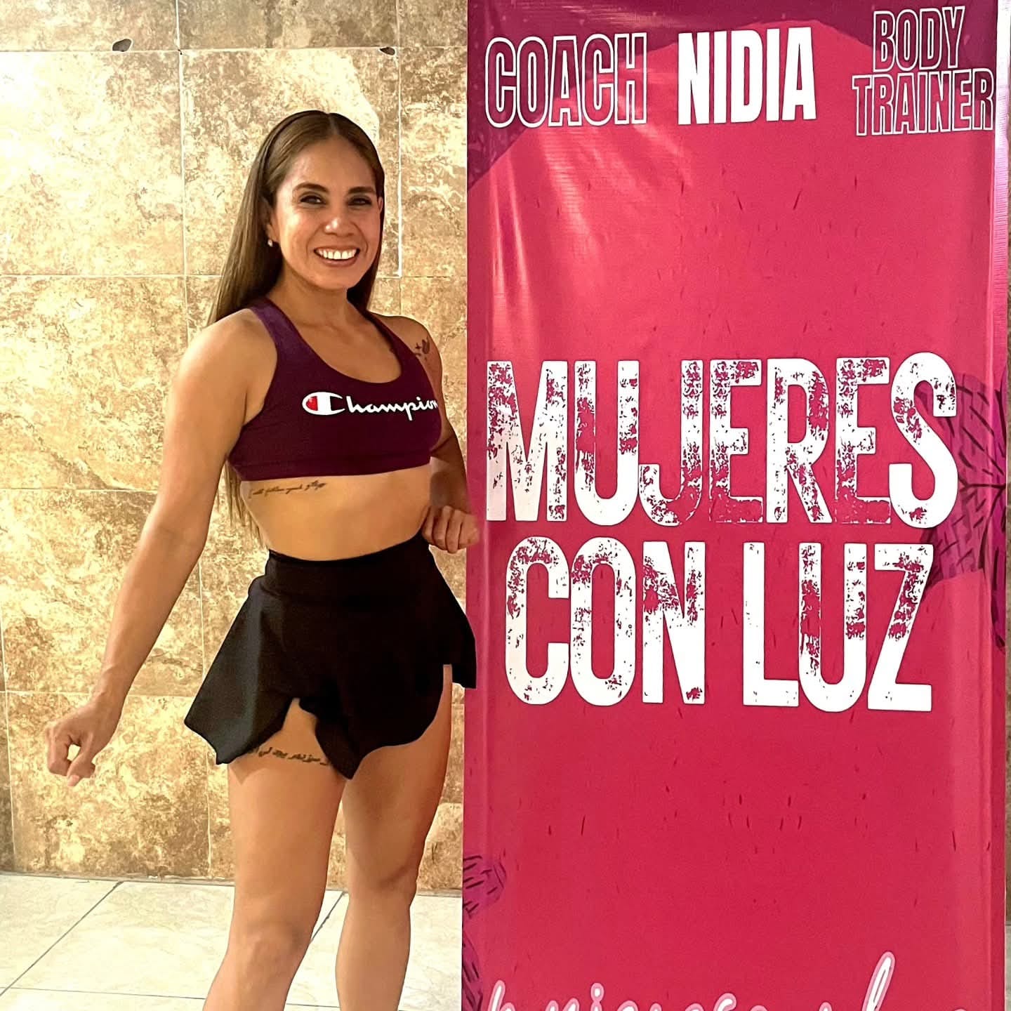 Coach Nidia junto a Mujeres con Luz